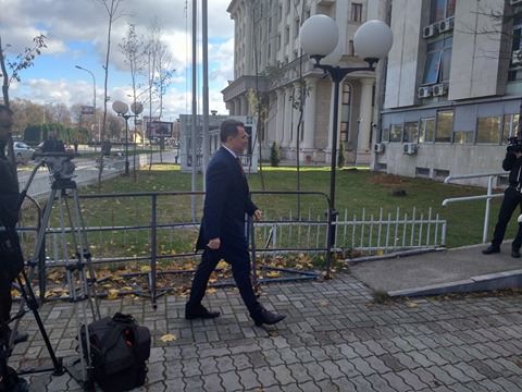 Заев и Груевски се разминаа во судот, Груевски остана дава исказ во судница