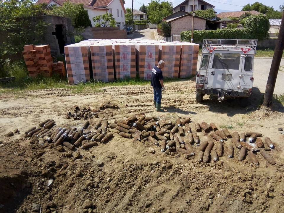 ФОТО : Најдени 193 стари артилериски гранати во с. Богородица