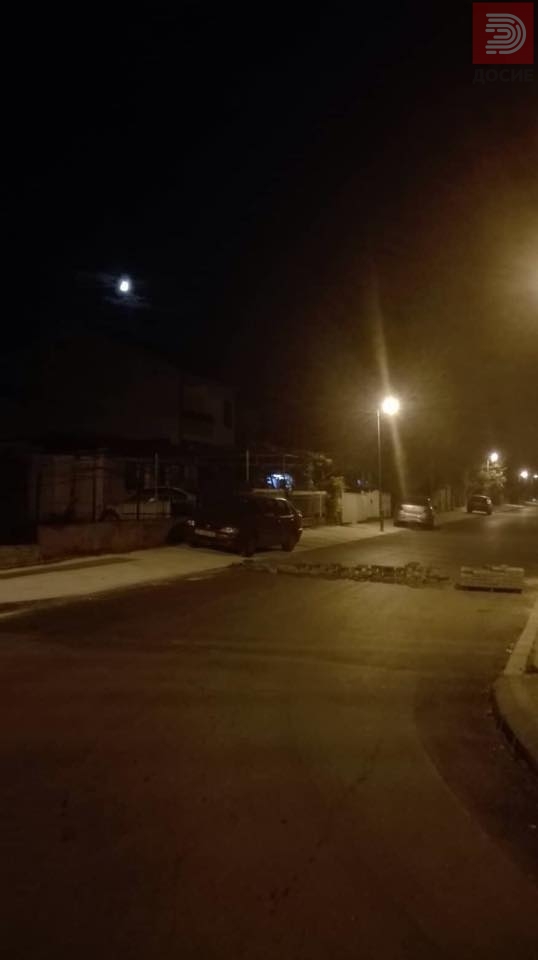 ФОТО: Затворена улица со бехатонки, огромна опасност за автомобили особено мотори